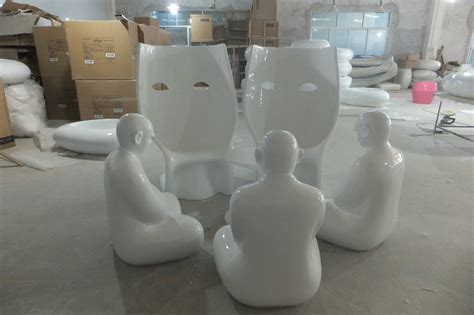玻璃钢人物雕塑设计 - 深圳宇巍玻璃钢科技有限公司