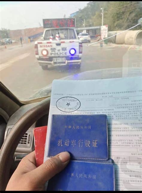 广东云浮警方：一男子在微信朋友圈辱骂交警，被拘留5日_深圳新闻网