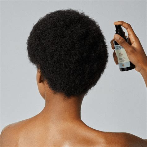 ¿Cómo eliminar la caspa definitivamente? Rutina y consejos