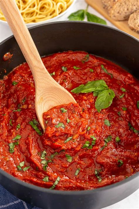 Homemade Marinara Sauce Recipe (Super easy!) - Kylee Cooks