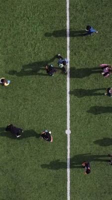 Playing Football 的图像结果