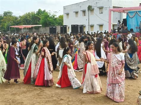 Idar College Navratri Garba | ઈડર કોલેજમાં નવરાત્રી પૂર્વે ગરબાનો માહોલ ...