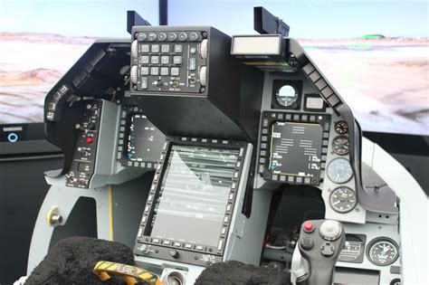 Força Aérea Helênica recebe seus primeiros caças F-16 Viper atualizados ...