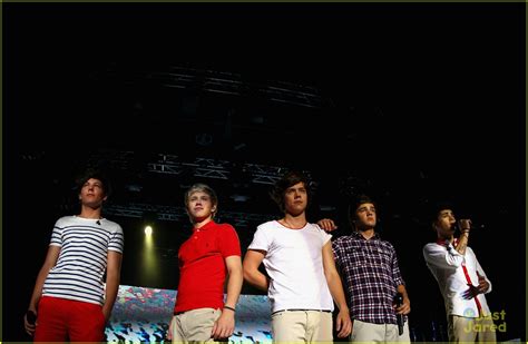 One Direction First Tour 的图像结果