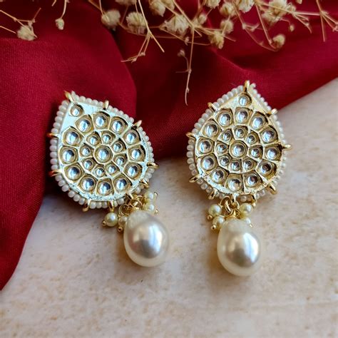 Patra Golden Dabi Kundan Stud Earring – The Shopping Tree