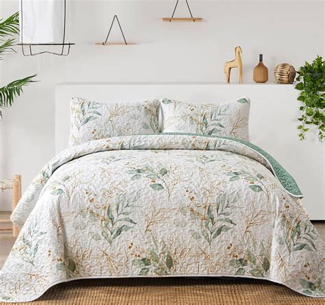 Amazon.com: Floral Botanical Full Size Green Quilt Set, 3 Pieces ...