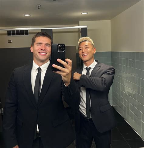 Andrew Neighbors | Lol 2 for 1 special. Awesome idea to have a wedding at the aquarium! | Instagram