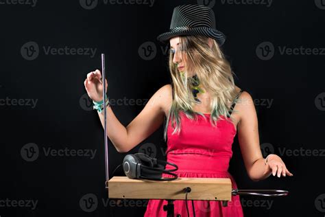 Theremin Playing 的图像结果