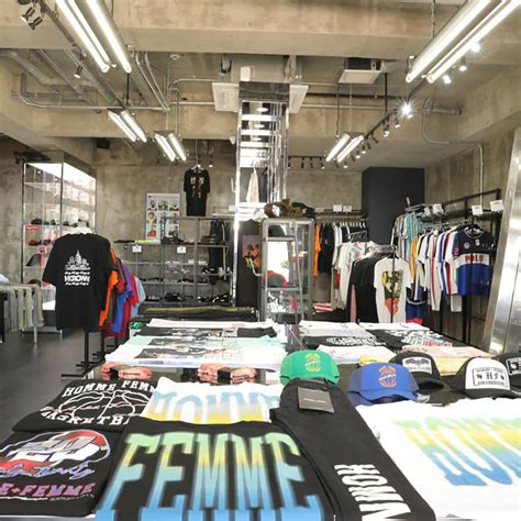 HICROWN 美浜店 – アメリカンビレッジ AMERICAN VILLAGE