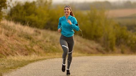 फिटनेस फ्रीक बिना हेडफोन के करें मॉर्निंग वॉक, साइलेंट वॉक से मिलेंग ...