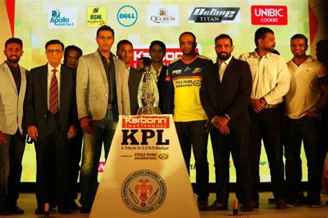 Karnataka Premier League 2016: Brijesh Patel Unveils the 2016 KPL Trophy