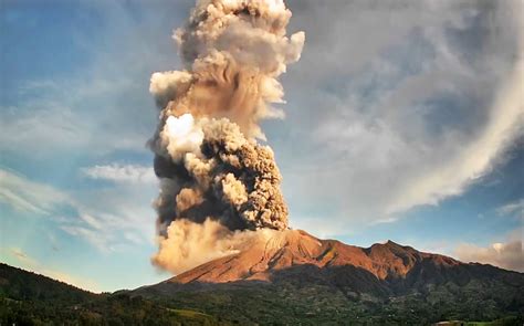 Kanlaon Volcano erupts