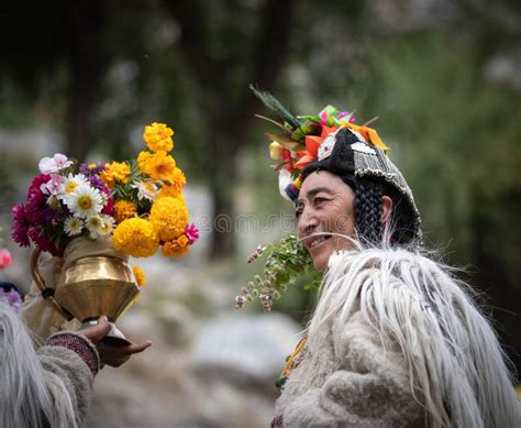 Local Mountain People India 的图像结果
