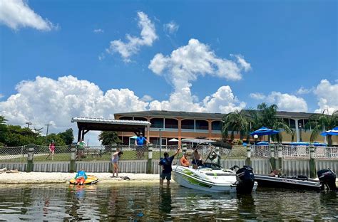 LAKE ROY BEACH INN (Winter Haven) - Motel Reviews, Photos, Rate ...