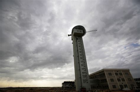 Is air travel really safe? 'Officials at many air traffic control ...