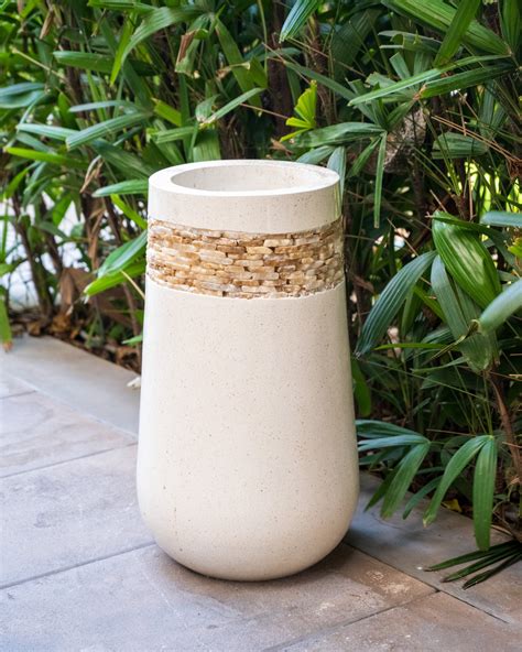 Pots & Planters– LandscapeStudio
