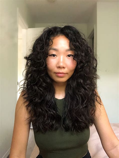 Asian Girl with Natural Wavy Hair | Natural wavy hair, Curly hair women ...