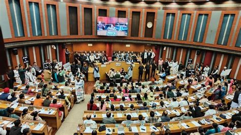 'Misbehaviour with women': Congress, BJP ask Delhi Mayor to probe MCD ...