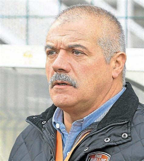 « Il faut monter une équipe compétitive hors prêts ». Sport - Laval ...