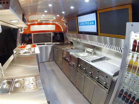 Gerelateerde afbeelding | Food truck interior, Food truck design, Food ...