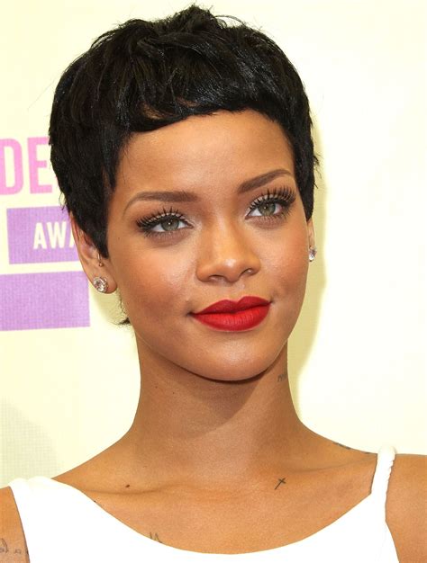 The Flippy Pixie Is Officially My Favorite Fall Haircut Trend ...