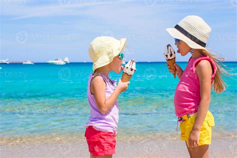 Little adorable kids eating ice cream on tropical beach 17763820 Stock ...