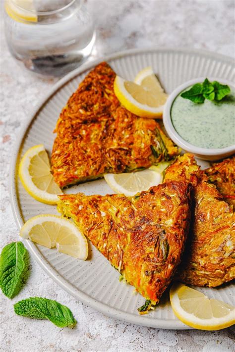 Curry-Spitzkohl-Pancakes mit Minz-Joghurt · Eat this! Vegan Foodblog