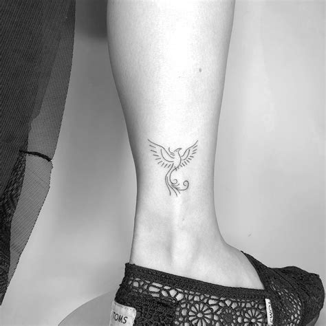 Tattoo Phoenix | Phoenix tattoo small minimalist, Phoenix tattoo ...