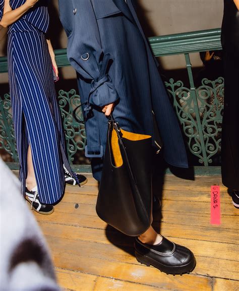 All Kinds of Shoes 的图像结果