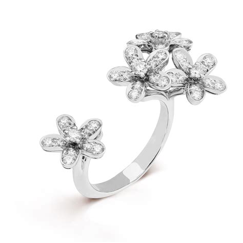 Socrate Between the Finger ring 18K white gold, Diamond - Van Cleef ...