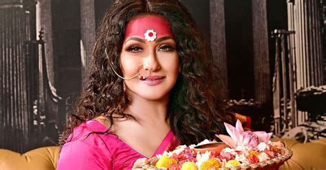Actress Rituparna Sengupta decks up in sholar saaj for t2 | t2 Online