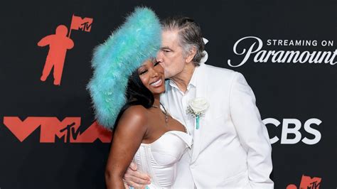 Summer Walker Surprises Fans With Mystery Date At 2025 MTV VMAs