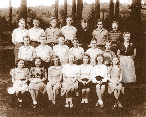 ELMIRA ALUMNI-VETERANS REUNION: Schools of the past