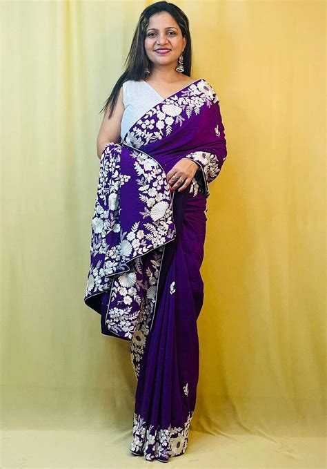 Purple Parsi Gara Hand Embroidered Saree: Exquisite Crepe Flower Design