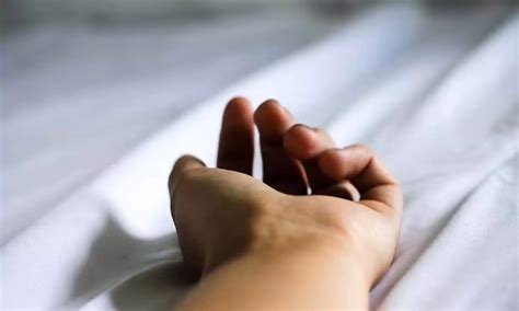 ఫ్యాక్టరీ లిఫ్ట్‌లో ఇరుక్కుని 15 ఏళ్ల బాలుడు మృతి | 15-year-old gets ...