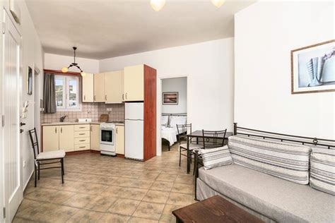 LIVANIOS STUDIOS (Milos/Adamas) - Apartment Reviews, Photos, Rate ...