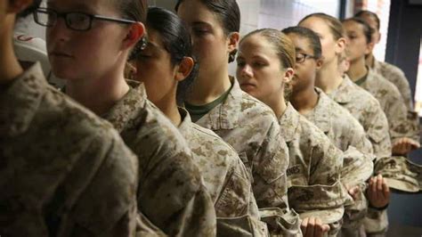 美国女兵为何持枪睡觉?为什么美军内部性侵屡禁不止？