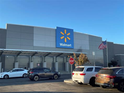 Walmart to offer independent drivers new holiday bonuses in battle with Amazon | Reuters