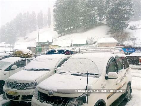 Snowfall in Shopian - Stunning pics: Winter arrives early in Kashmir ...