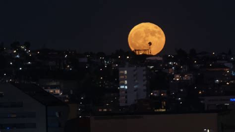 ¿A Qué Hora Se Verá la Luna Llena Hoy 4 de Diciembre 2025? Este Es el ...