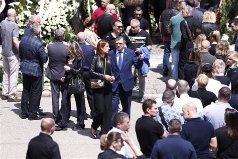 Novosti.rs | Galerija | "VRATI SE, DUŠO, MAMI U ZAGRLjAJ" Na ...