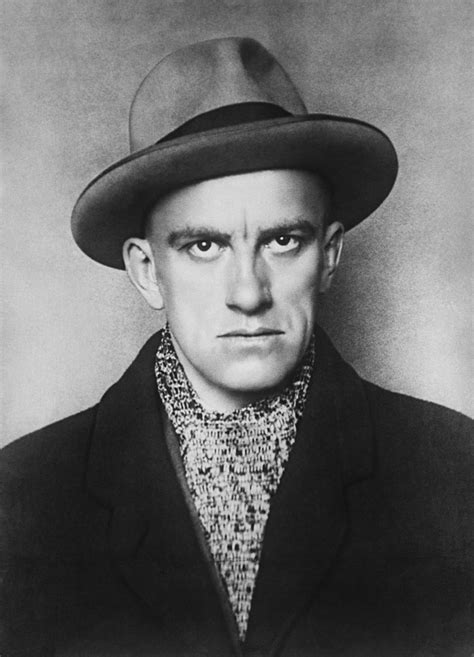 Frases de Vladimir Mayakovsky (34 citações) | Citações e frases famosas