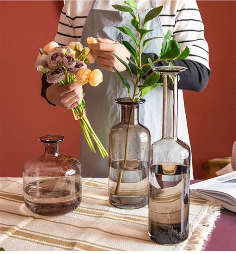 北欧创意复古彩色透明玻璃花瓶简约软装摆件插花纯手工装饰花瓶-单品-美间（软装设计采购助手）