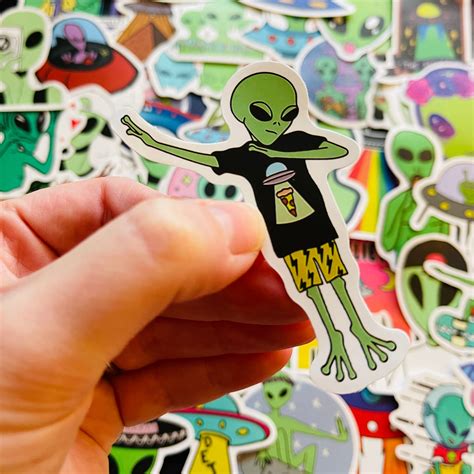 Alien Stickers 的图像结果