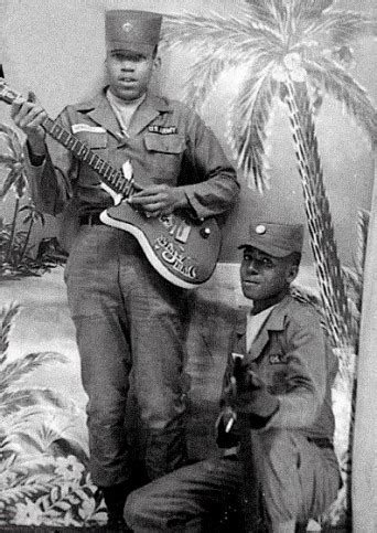 That time Jimi Hendrix played his guitar in the army- rare photos show ...