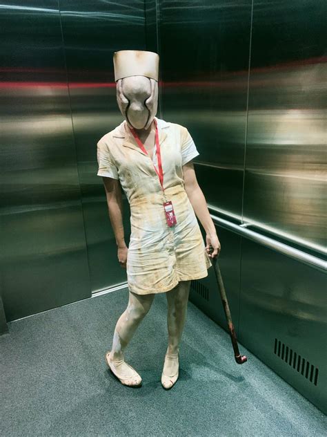 My new Silent Hill nurse cosplay! Wore it to omgcon 🫀 : r/silenthill