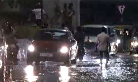 Metro water pipeline bursts in Arumbakkam 100 feet road, streets flooded