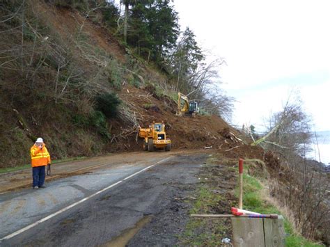 SR 112 Clearing the slide | Washington State Dept of Transportation ...