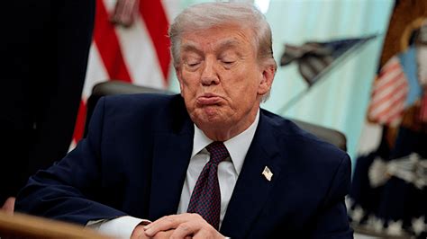 Trump insiders confirm he's improvising Iran war