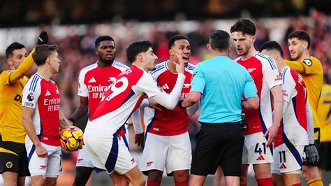 Image result for Wolves Red Card vs Arsenal